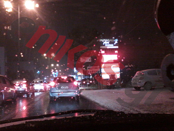 Χιονίζει στην Παλλήνη – ΦΩΤΟ