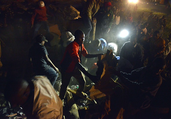 Ένας νεκρός και πολλοί τραυματίες από κατάρρευση κτιρίου στο Ναϊρόμπι – ΦΩΤΟ