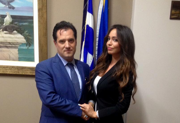 Οι ευχές της ΟΝΝΕΔίτισσας – μοντέλο στον Άδωνι – ΦΩΤΟ