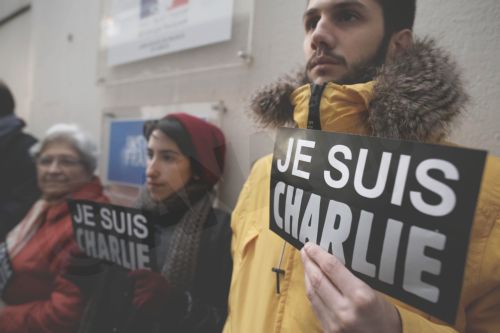 Οι Έλληνες φώναξαν… ”Είμαι Charlie” – ΦΩΤΟ