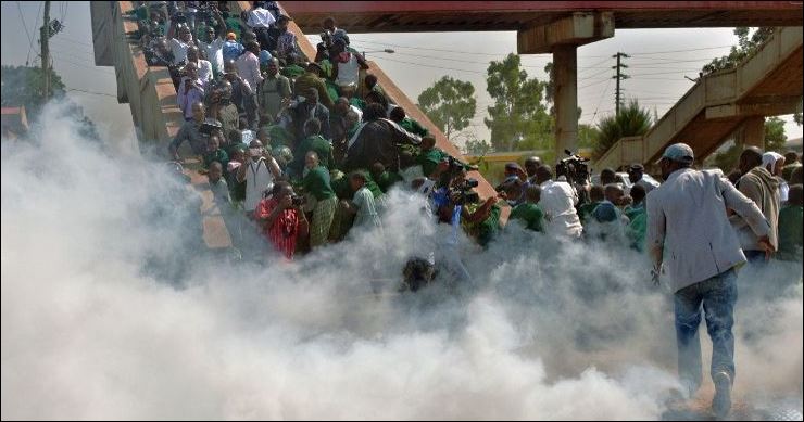 Κένυα-Αστυνομικοί ρίχνουν δακρυγόνα σε μικρούς μαθητές – ΒΙΝΤΕΟ