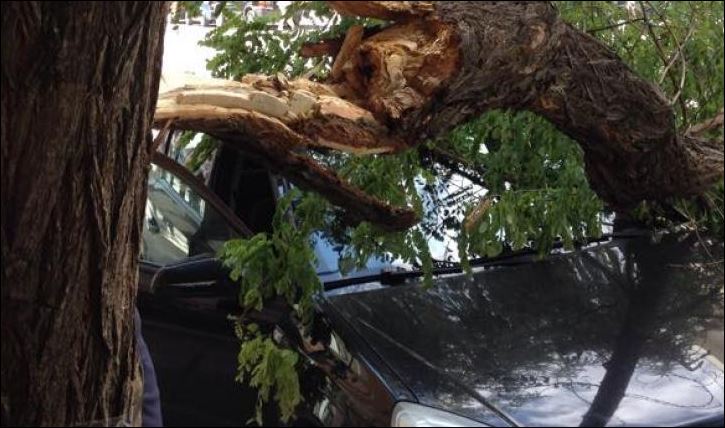 Προβλήματα στη Θεσσαλονίκη από την ισχυρή βροχόπτωση