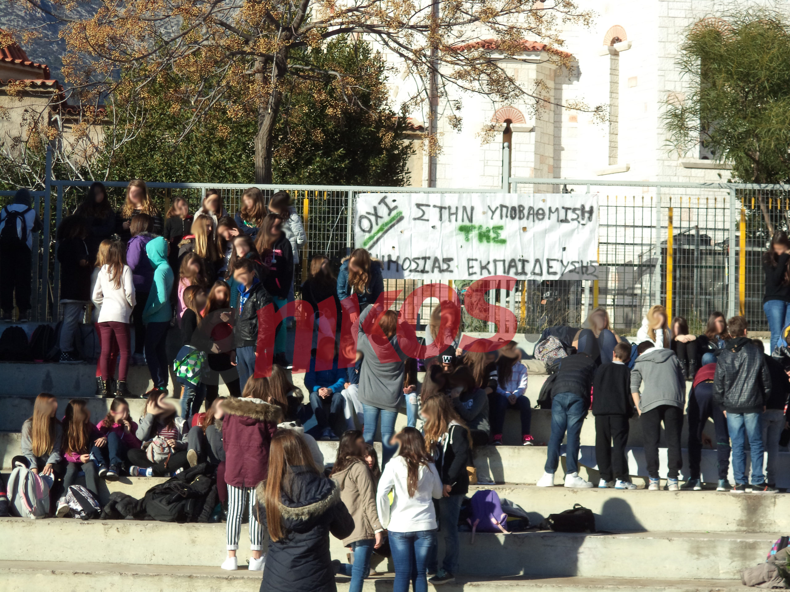Οι μικροί αναγνώστες του enikos.gr στο 2ο γυμνάσιο Παιανίας ζητούν… καθηγητές – ΦΩΤΟ