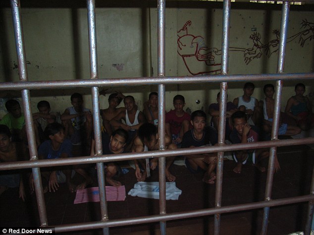 Στα κελιά τα παιδιά των δρόμων για την επίσκεψη του Πάπα – ΦΩΤΟ