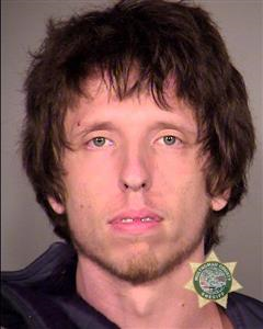 Μήνυσε αστυνομικούς επειδή τον συνέλαβαν να παίζει βιολί… γυμνός