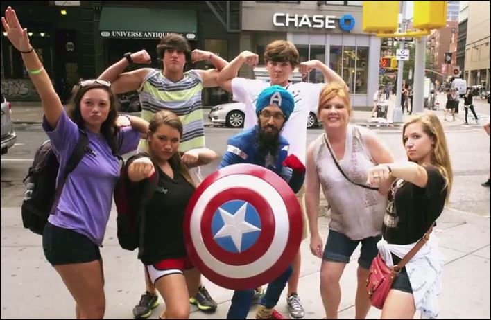 Τρέλα στη Νέα Υόρκη με… Ινδό Captain America – ΒΙΝΤΕΟ
