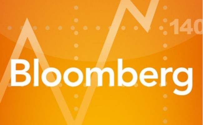 Bloomberg: Μικρότερη η πιθανότητα ύφεσης το 2015