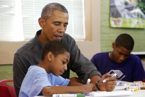 U.S. President Barack Obama (2nd L) works on a literacy project with children during a day of service at the Boys & Girls Club of Greater Washington, in celebration of the Martin Luther King, Jr. holiday in Washington January 19, 2015. REUTERS-Jonathan Ernst