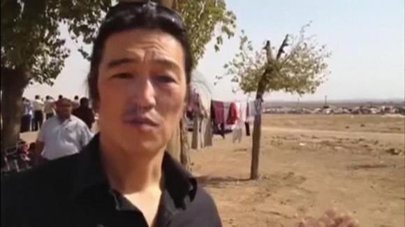 Japanese journalist Kenji Goto reports in Kobani in October 2014 in this still image taken from the website www.reportr.co. REUTERS/www.reportr.co via Reuters TV