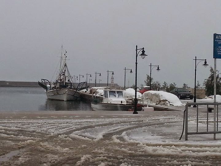 Χιόνια μέχρι το κύμα στην Κάρυστο - Δείτε Φωτογραφίες!