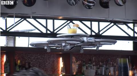 Εστιατόριο σερβίρει του πελάτες του με drones – ΒΙΝΤΕΟ
