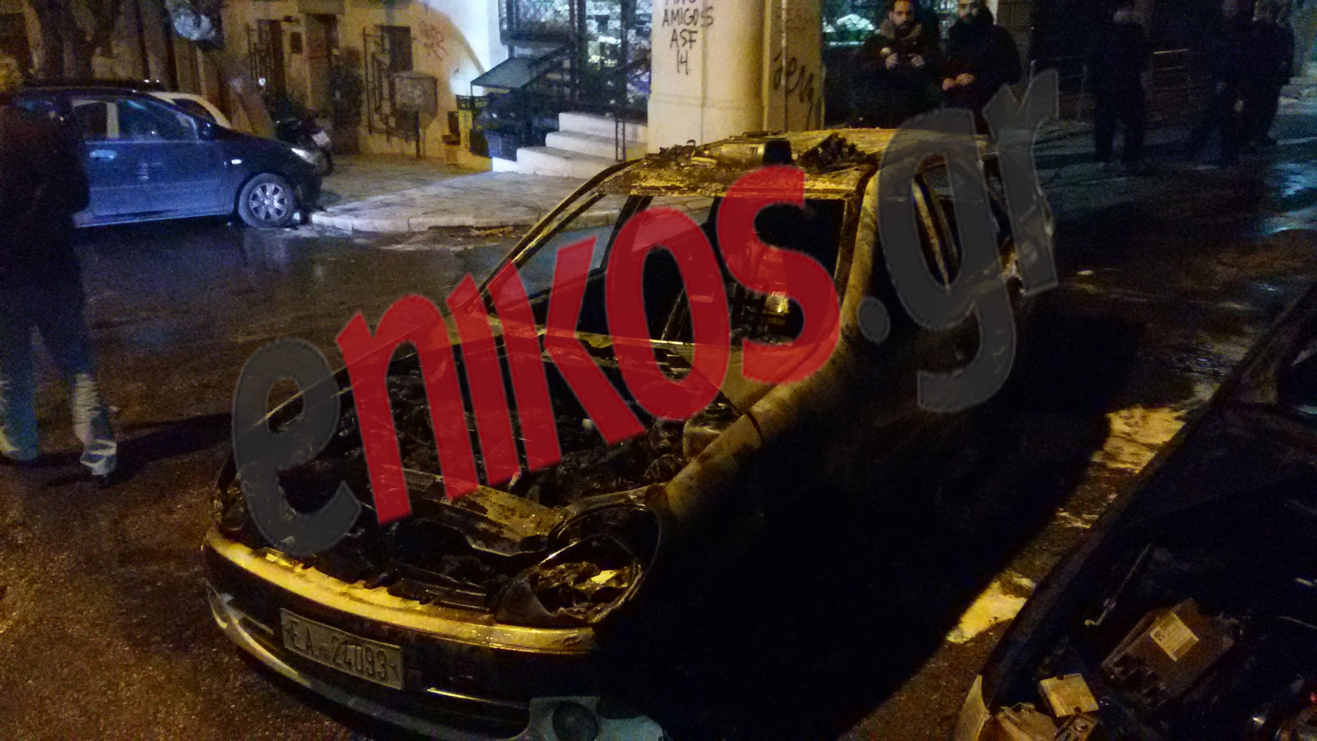 Αυτό είναι το περιπολικό που πυρπόλησαν στα Εξάρχεια – ΦΩΤΟ