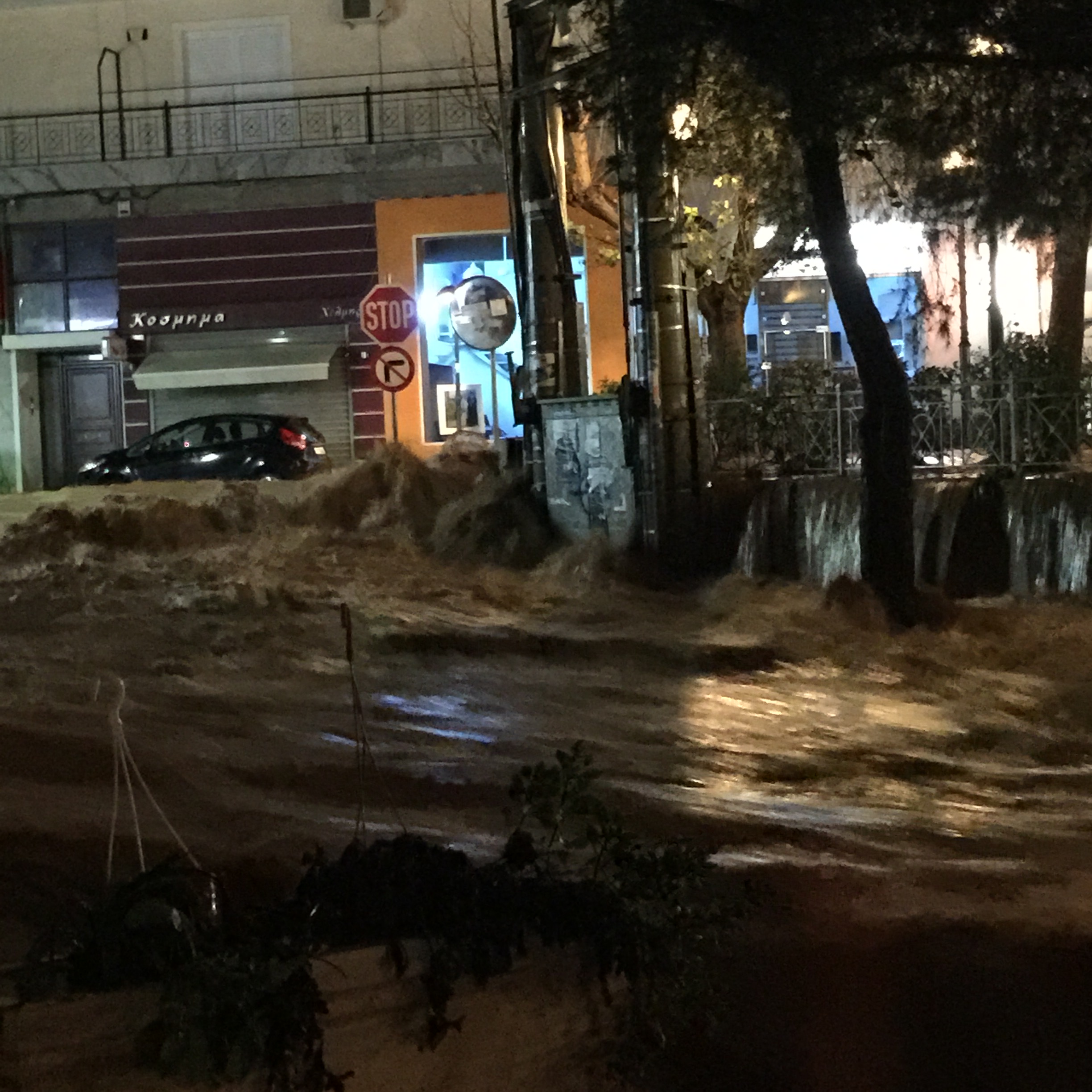 Πλημμύρες στη Μάνδρα Αττικής – ΦΩΤΟ