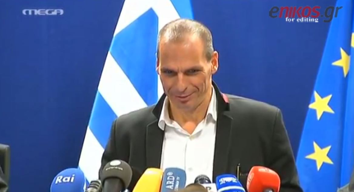 Ο φωτογράφος που δεν “χορταίνει” τον Βαρουφάκη – ΒΙΝΤΕΟ