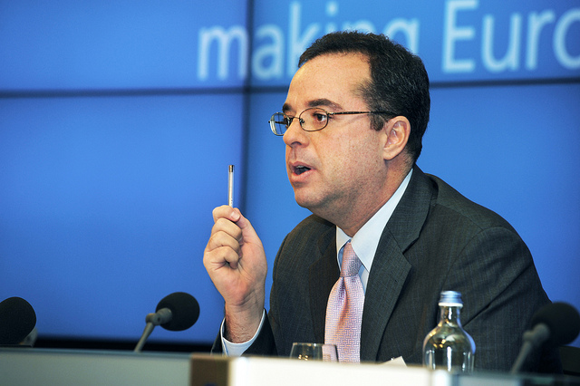 Ο Peter Spiegel ψάχνει τη “λίστα” Βαρουφάκη