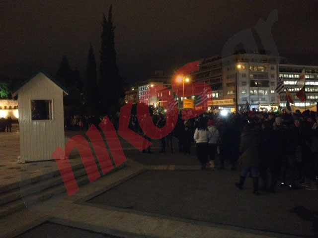 Οι πολίτες μπροστά στον Άγνωστο Στρατιώτη – ΦΩΤΟ – ΤΩΡΑ