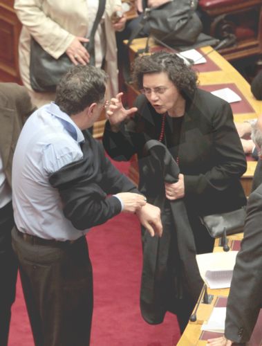 Έβγαλε το πουλόβερ ο Λαφαζάνης – ΦΩΤΟ