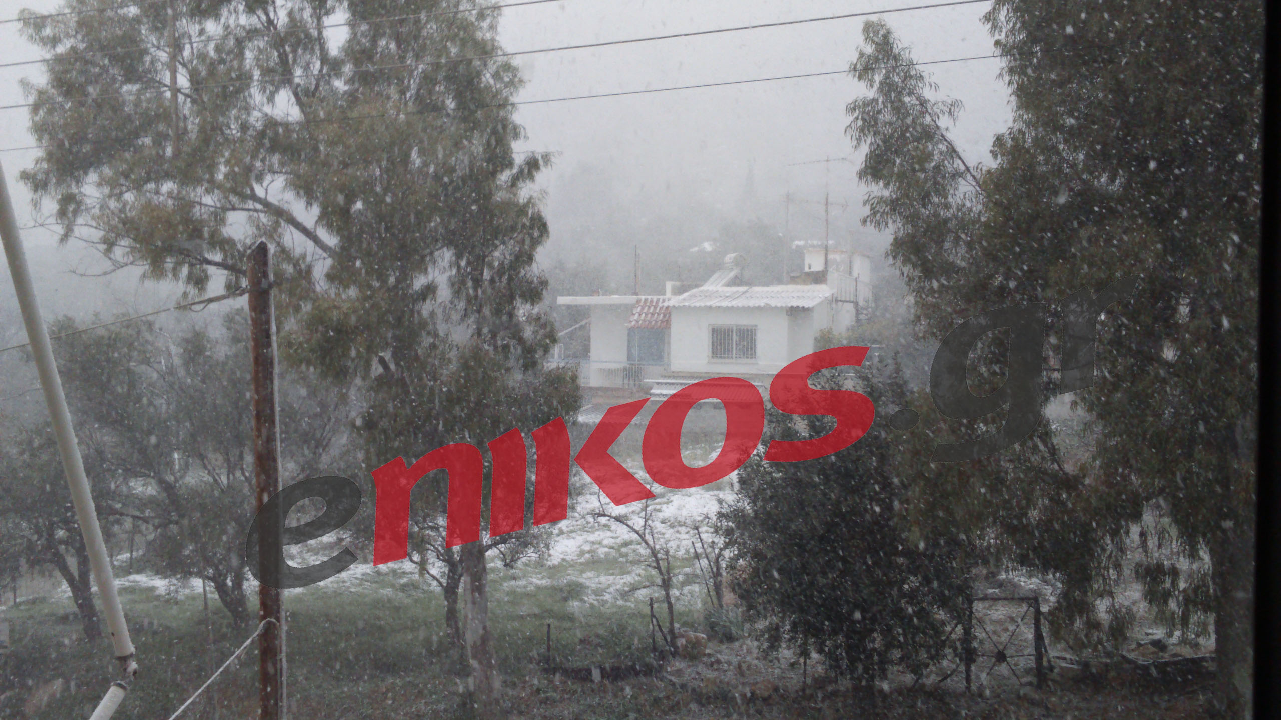 Συνεχίζεται η χιονόπτωση στη Γλυφάδα – ΦΩΤΟ αναγνώστη