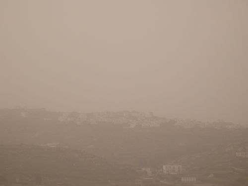 “Χάθηκε” στη σκόνη η Νάξος – ΒΙΝΤΕΟ – ΦΩΤΟ