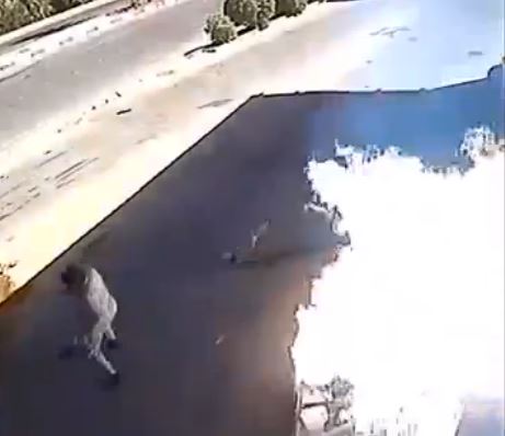 Μιλούσε στο κινητό και παραλίγο να τους κάψει ζωντανούς – ΒΙΝΤΕΟ