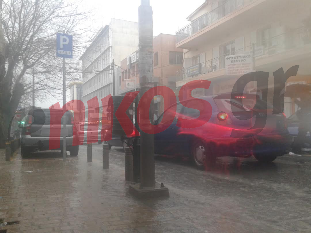 Καταρρακτώδης βροχή στο Μαρούσι – ΦΩΤΟ