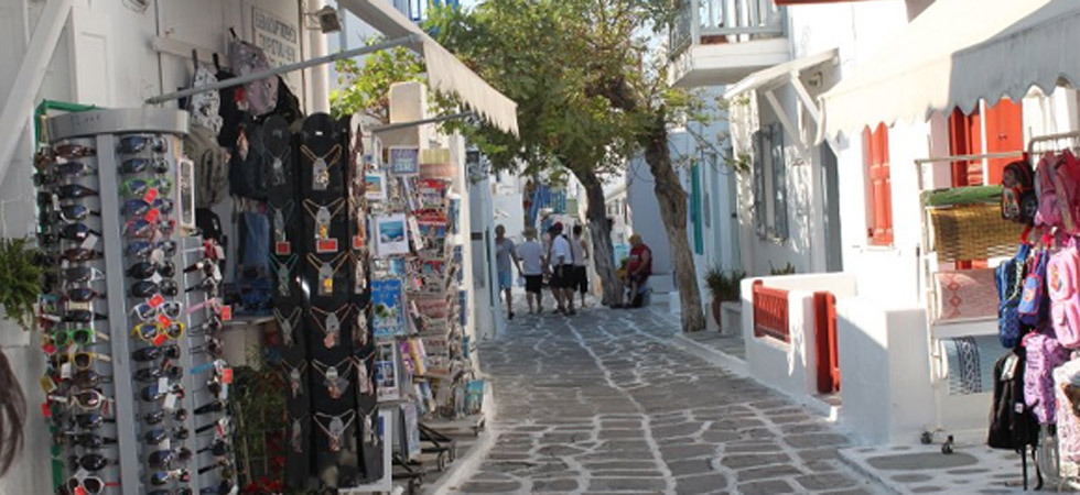 Νοικιάζουν μέχρι και τις σκάλες στη Μύκονο – ΒΙΝΤΕΟ