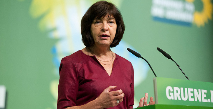 Επίθεση στην Ελληνική Κυβέρνηση από την επικεφαλής των Πρασίνων