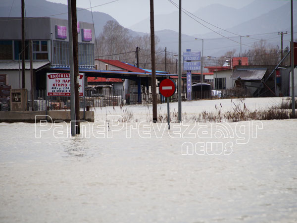 Πρέβεζα – Βούλιαξαν οι επιχειρήσεις από τα νερά του Αχέροντα – BINTEO