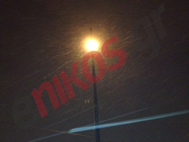 Χιονίζει στο Σύνταγμα – ΦΩΤΟ – ΤΩΡΑ