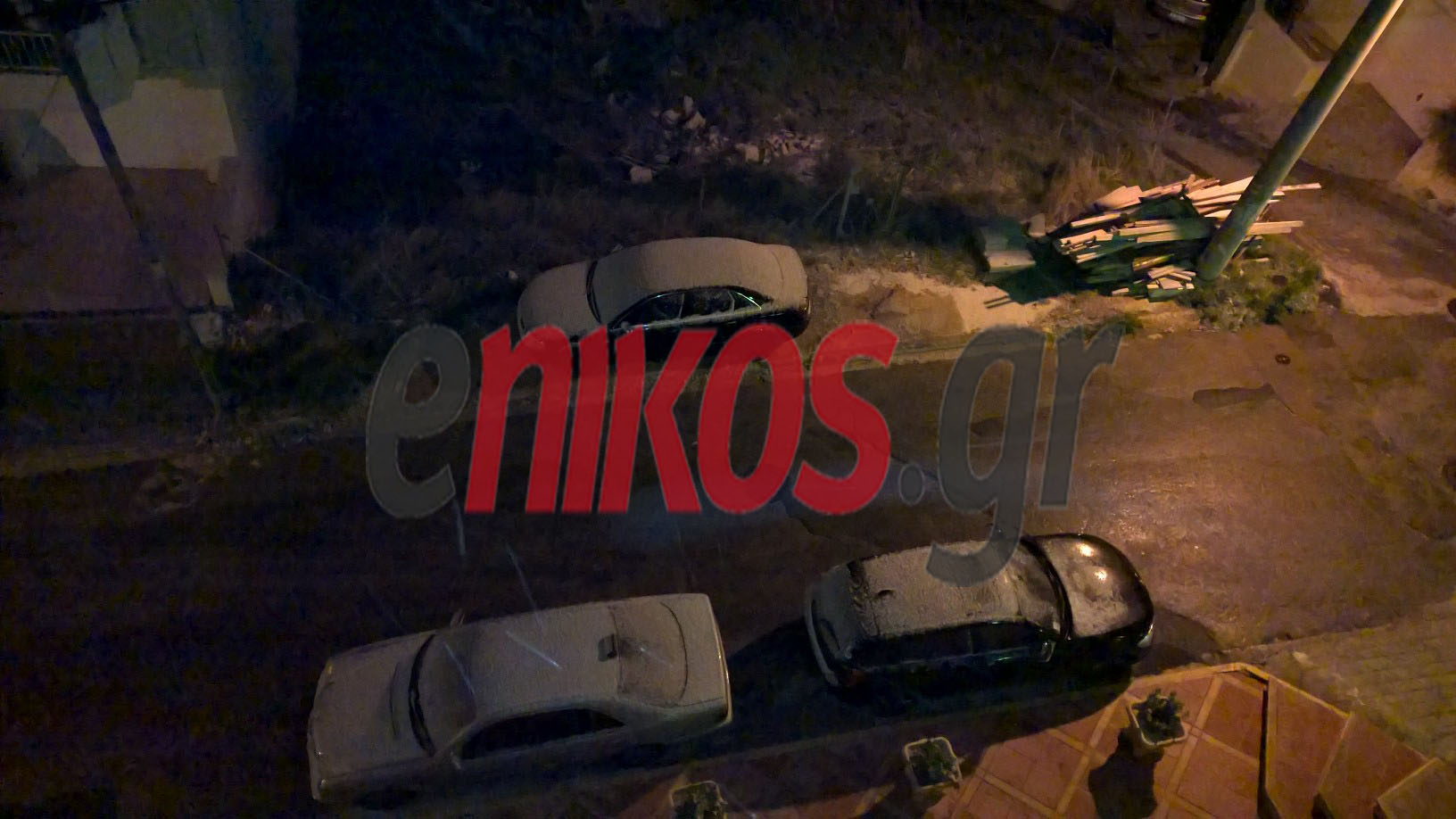 Χιονίζει στον Άνω Κορυδαλλό – ΦΩΤΟ