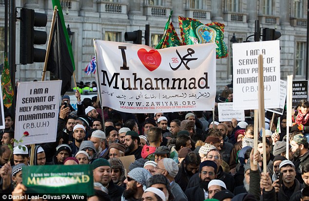 A petition signed by 100,000 British Muslims was handed to No 10 after a rally was held on Whitehall