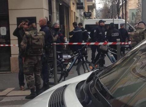 Ένας άνδρας μαχαίρωσε 3 στρατιώτες στη Νίκαια της Γαλλίας