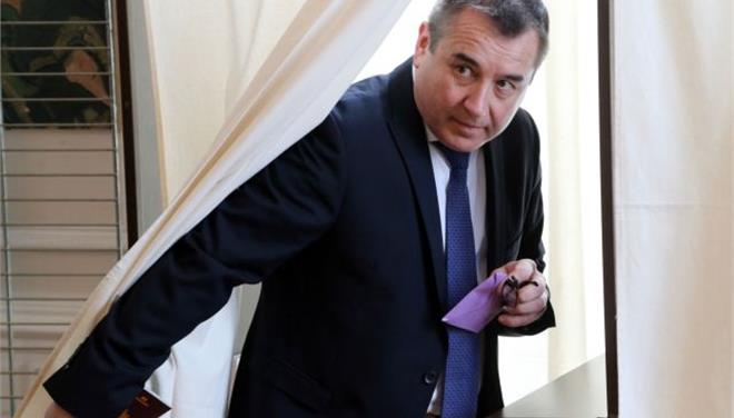 Γαλλία: Επικράτηση των Σοσιαλιστών έναντι της ακροδεξιάς στην Ντουμπς