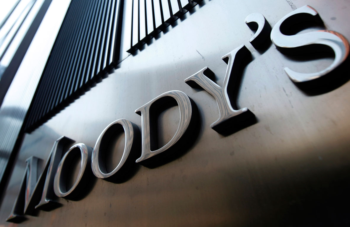 O Moody’s υποβάθμισε πέντε ελληνικές τράπεζες