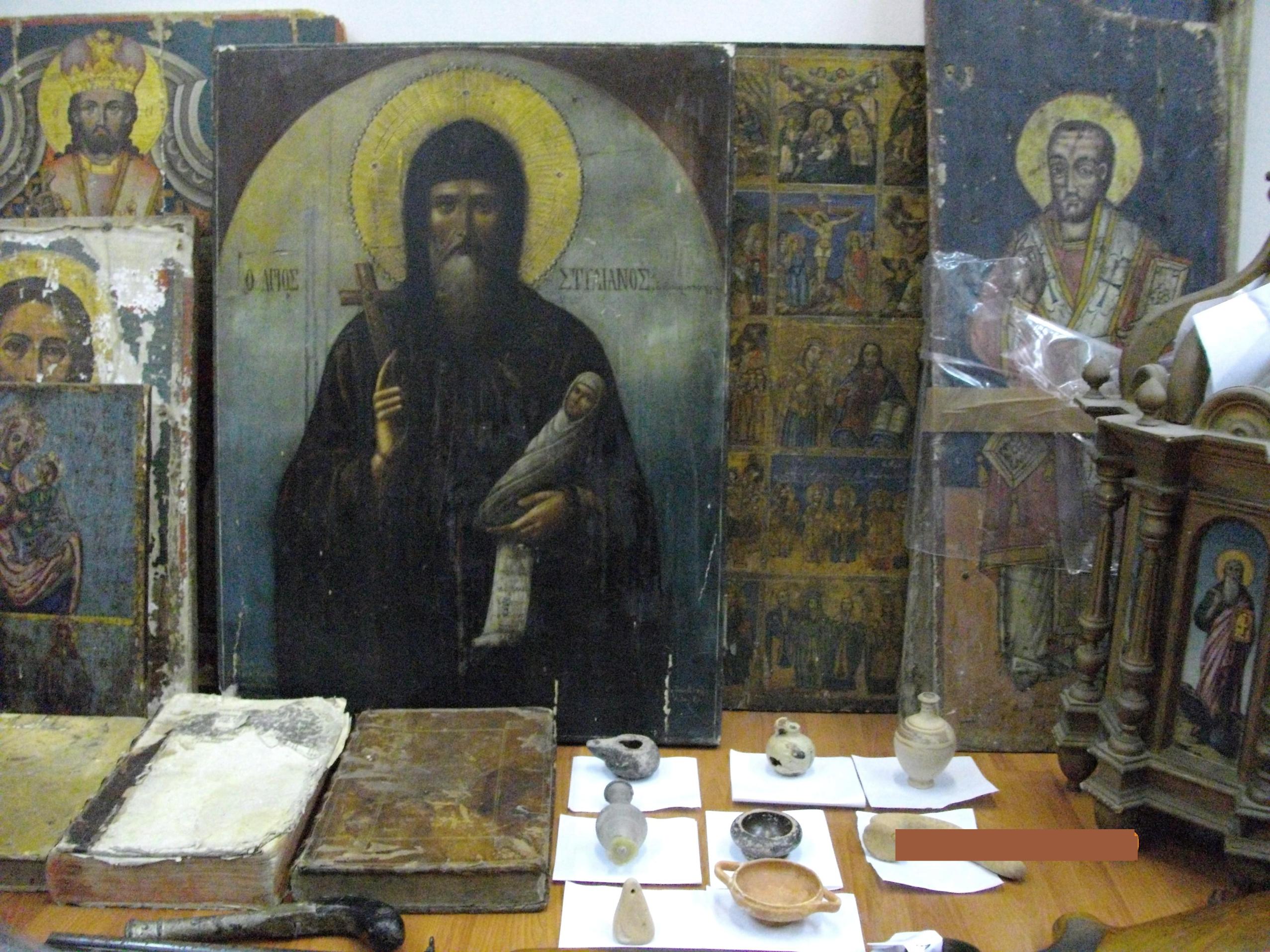 Κατείχε “θησαυρό” αρχαίων και όπλα