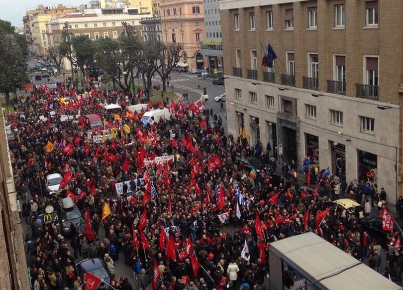 Ρώμη – Πορεία συμπαράστασης στην Ελλάδα – ΦΩΤΟ