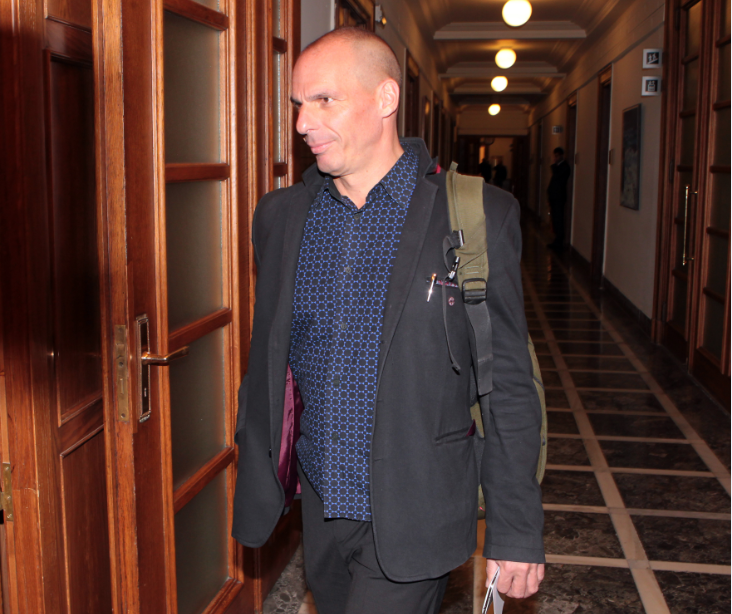 Όλες οι “πειραγμένες” φωτογραφίες του Βαρουφάκη – ΦΩΤΟ