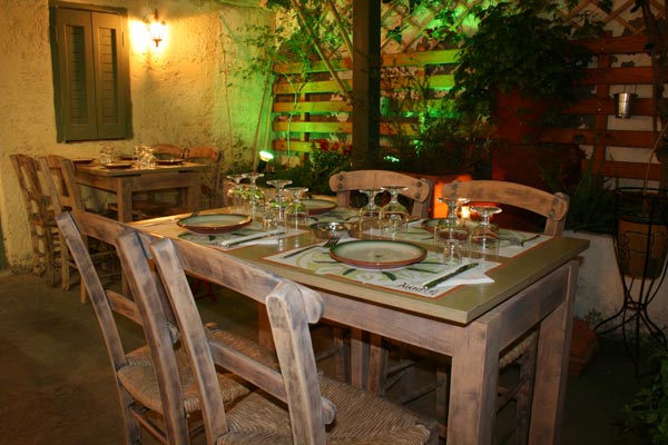 “Γαλάζιο” τραπέζι με κυρίως πιάτο τον Σαμαρά