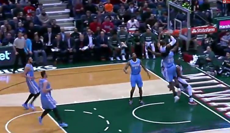 “Πετάει” ο Αντετοκούνμπο – ΒΙΝΤΕΟ