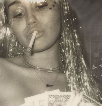 Η Μάιλι Σάιρους προκαλεί και πάλι – ΦΩΤΟ