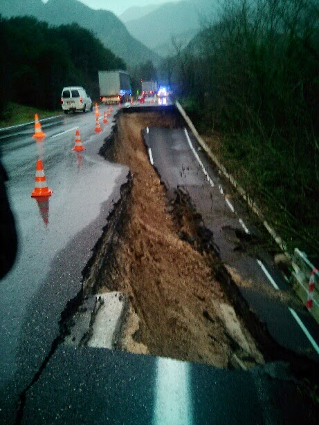 Κόπηκε στα δύο η Εθνική Οδός Ιωαννίνων-Άρτας – ΦΩΤΟ