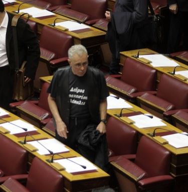 Το t-shirt του Ζουράρι στην εκλογή Προέδρου της Βουλής – ΦΩΤΟ