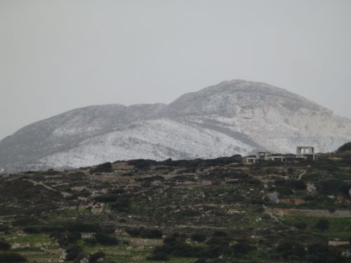 Χιόνια στην ορεινή Νάξο – ΦΩΤΟ