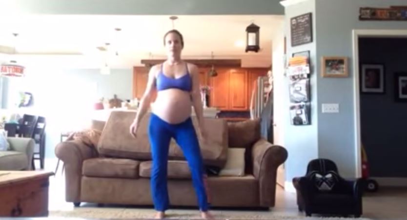 Έγκυος χορεύει Μάικλ Τζάκσον για να της σπάσουν τα νερά – ΒΙΝΤΕΟ