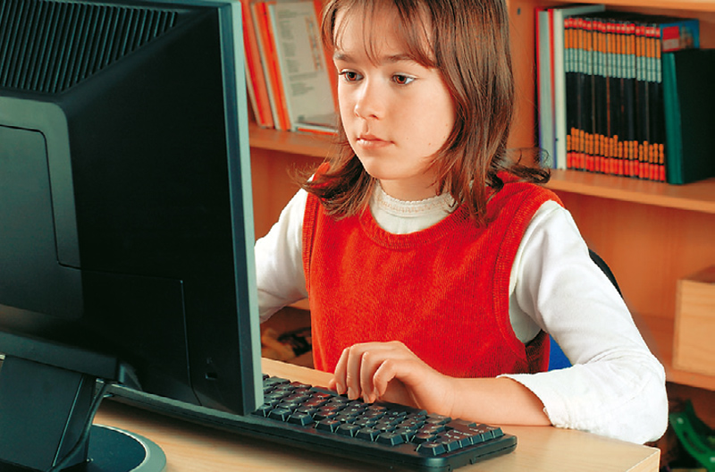 Στο ίντερνετ από τα 7 τους τα παιδιά