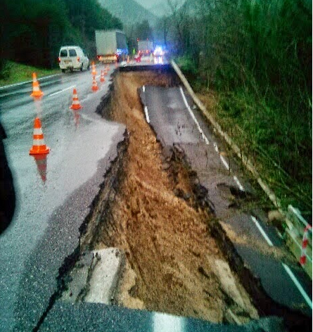 Καθίζηση στην εθνική οδό Ιωαννίνων-Αθηνών – ΦΩΤΟ