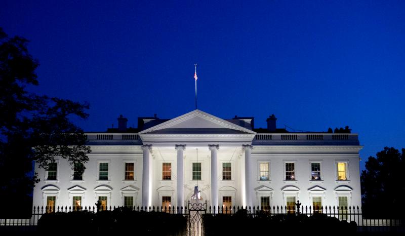 Λευκός Οίκος: Σημαντικό η Ελλάδα να συνεργαστεί με εταίρους και ΔΝΤ