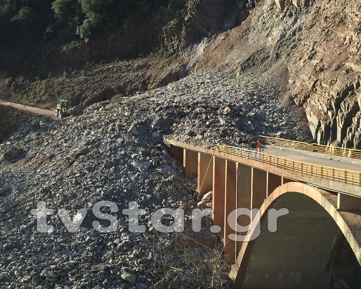 Η κατολίσθηση στα Διπόταμα Ευρυτανίας – ΒΙΝΤΕΟ – ΦΩΤΟ