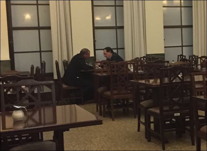 Τετ α τετ Βαρουφάκη – Λαφαζάνη μακριά από αδιάκριτα βλέμματα – ΦΩΤΟ