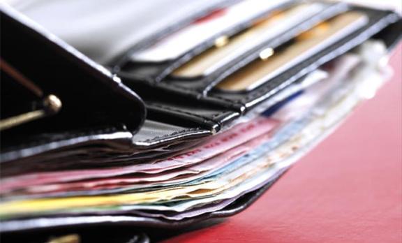 Σε δύο φάσεις θα επανέλθει ο κατώτατος μισθός στα 751 ευρώ